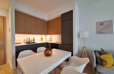 Alquiler de un amplio apartamento de 3 habitaciones, 71 m², distrito Belgrade Waterfront, Belgrado, Serbia